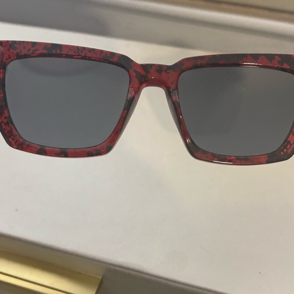Foster Grant Red Snakeskin Polarized Cat Eye Sunglasses New without tags - Picture 5 of 5